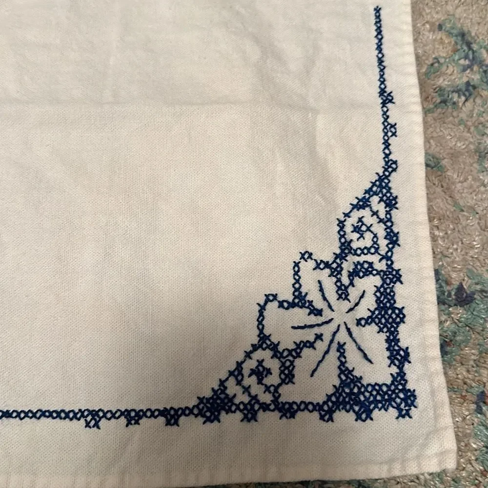 Vintage Embroidered Table Linens (napkins) Lot of 4